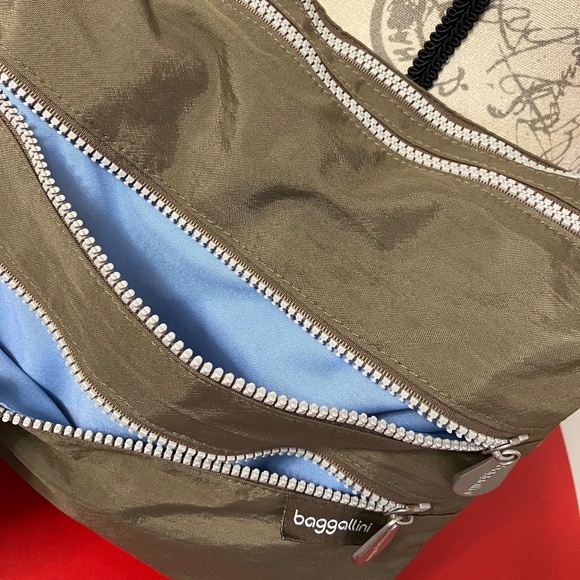 Baggallini Large Zipper 4-Zip Crossbody Travel Bag in Portabello - Picture 3 of 6